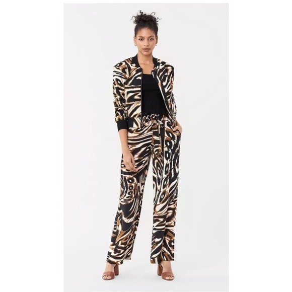 Diane von Furstenberg Caitlyn Quilted Silk Cady Bomber Abstract Black Jacket-XS - Picture 7 of 7